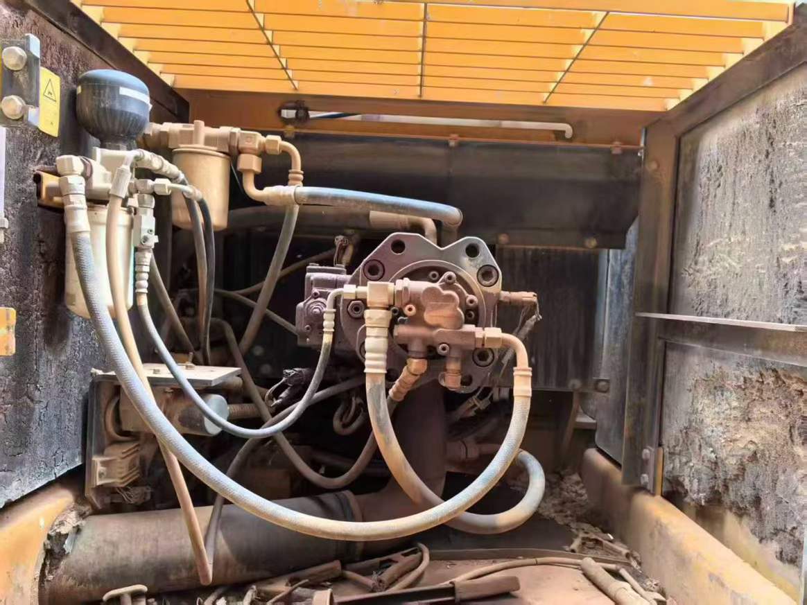 Used Kato HD820R Excavator 2016 Model / 3