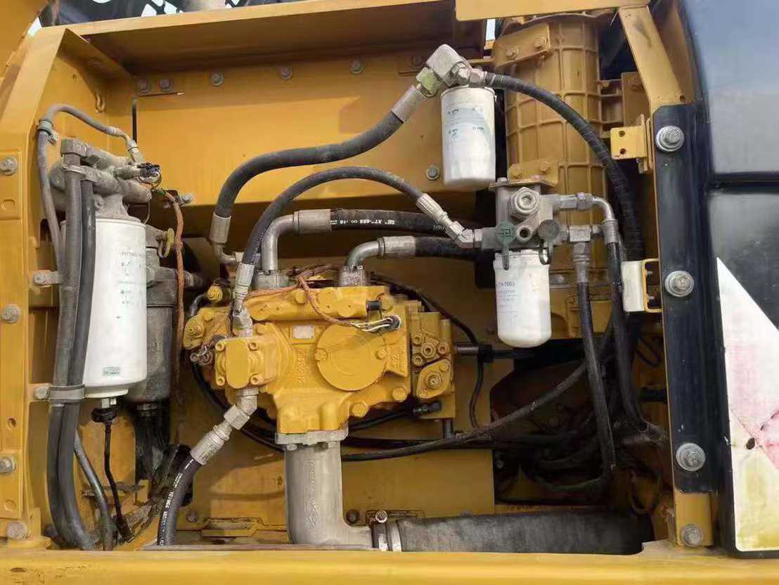 Used Caterpillar 323D2L Excavator 2017 Model / 5