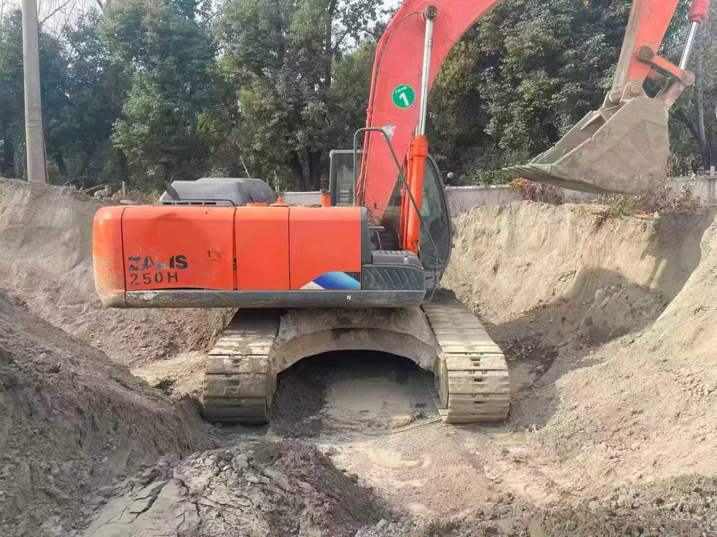 Used Hitachi ZX240 Excavator 2018 Model / 3