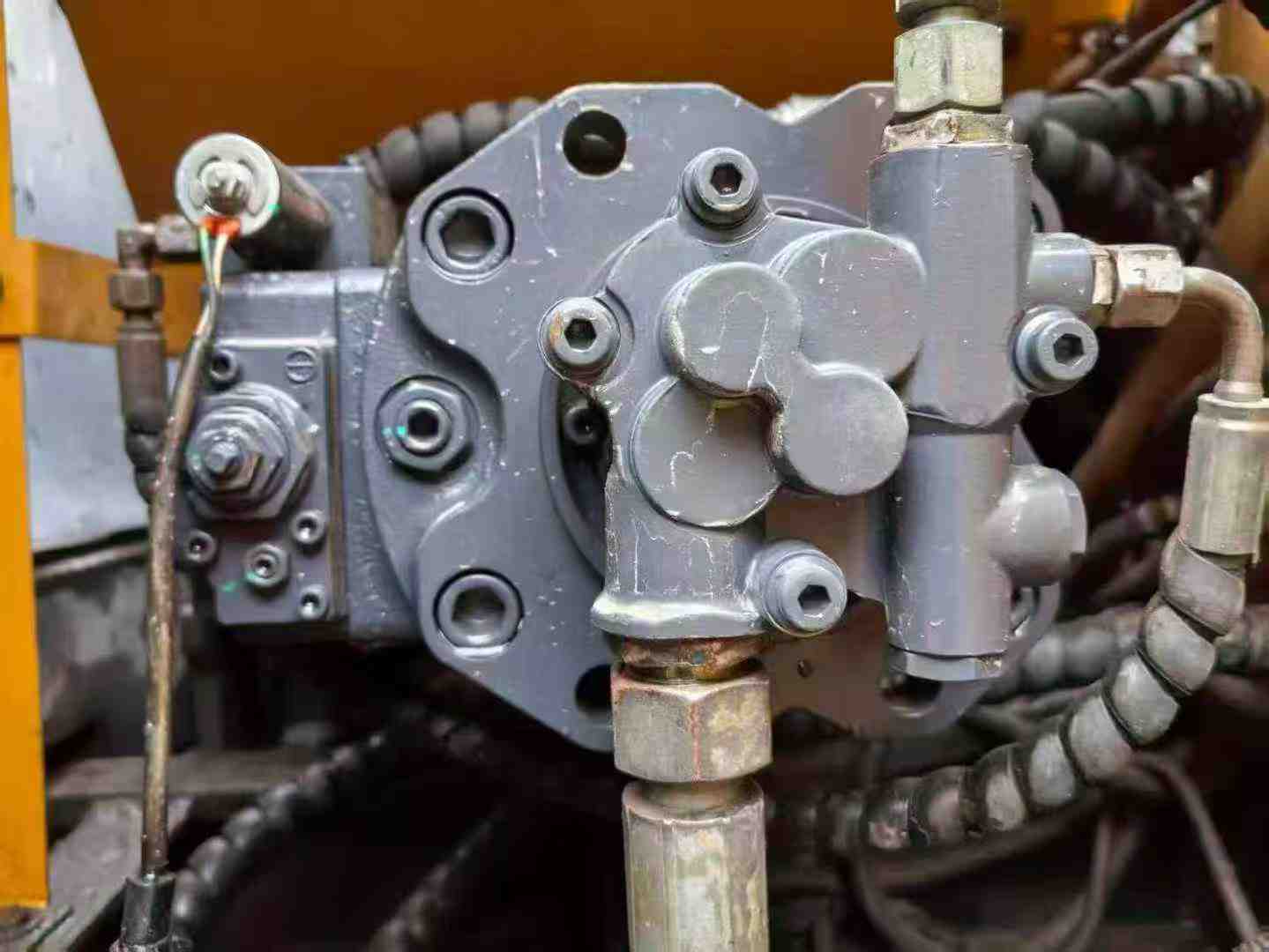 Used Sany SY135 Excavator 2016 Model / 4