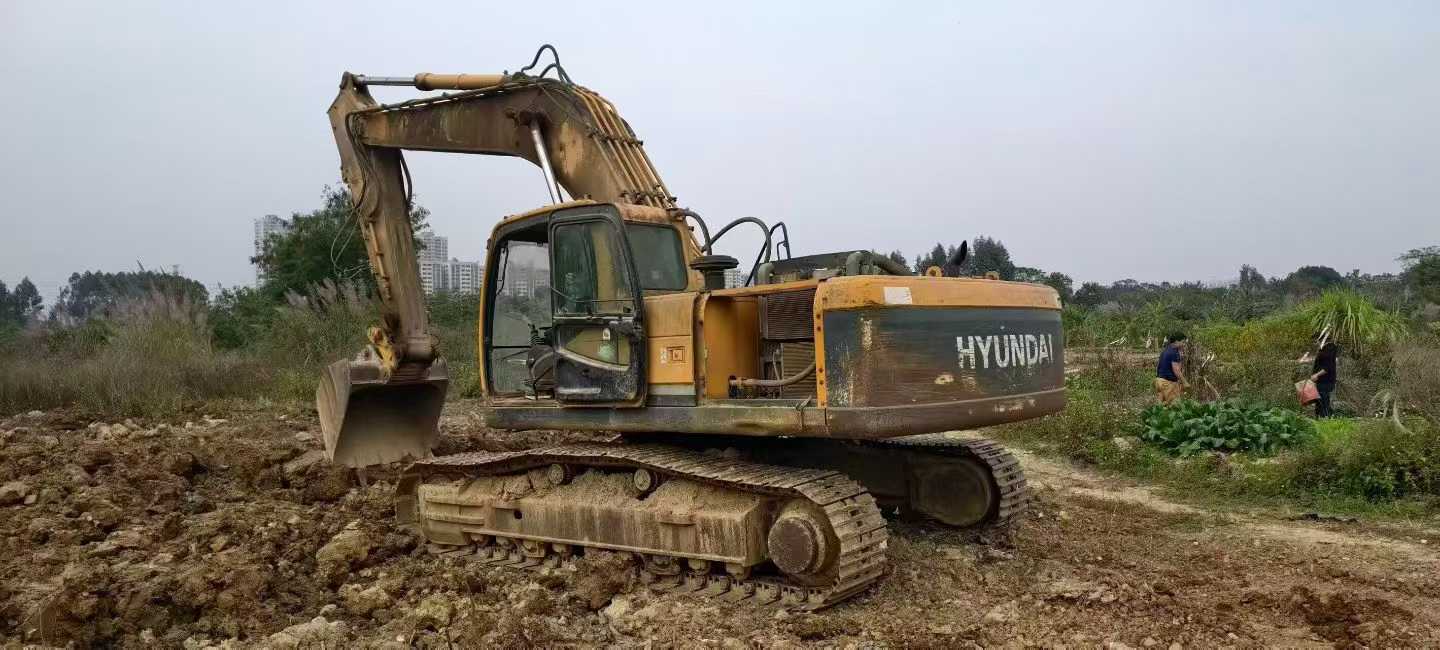 Used Hyundai R215-9 Excavator 2016 Model / 3
