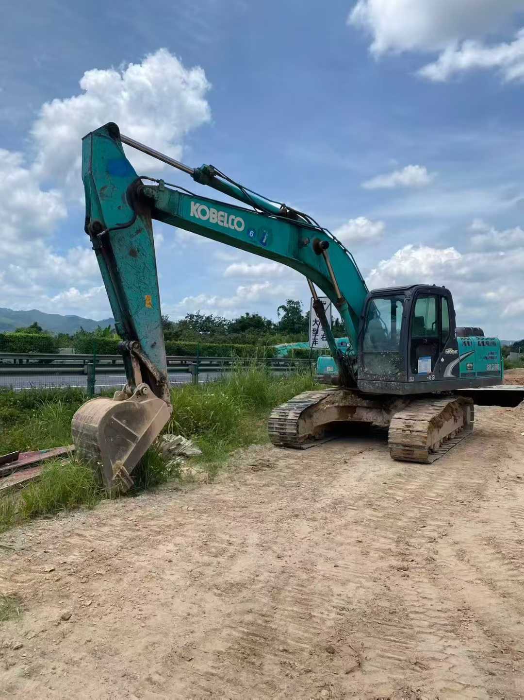 Used Kobelco SK200 Excavator 2016 Model / 2