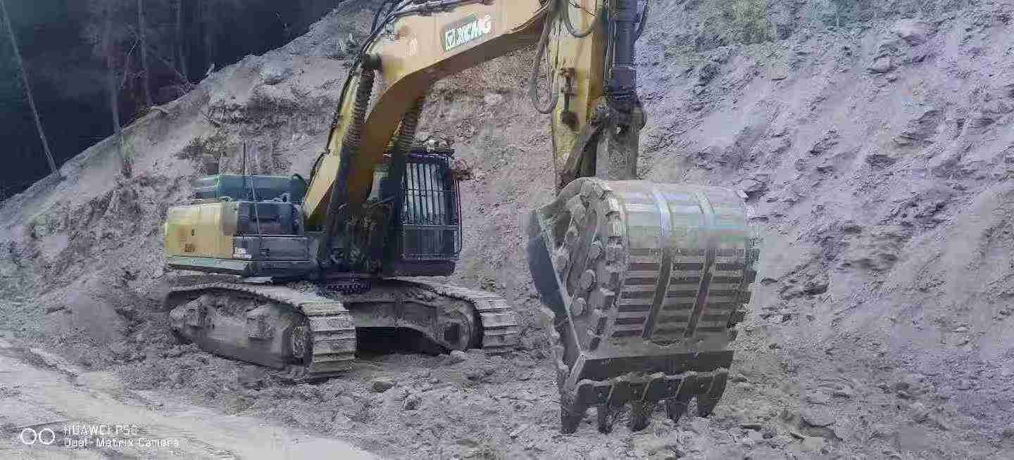 Used XCMG XE600DK Excavator 2021 Model / 6