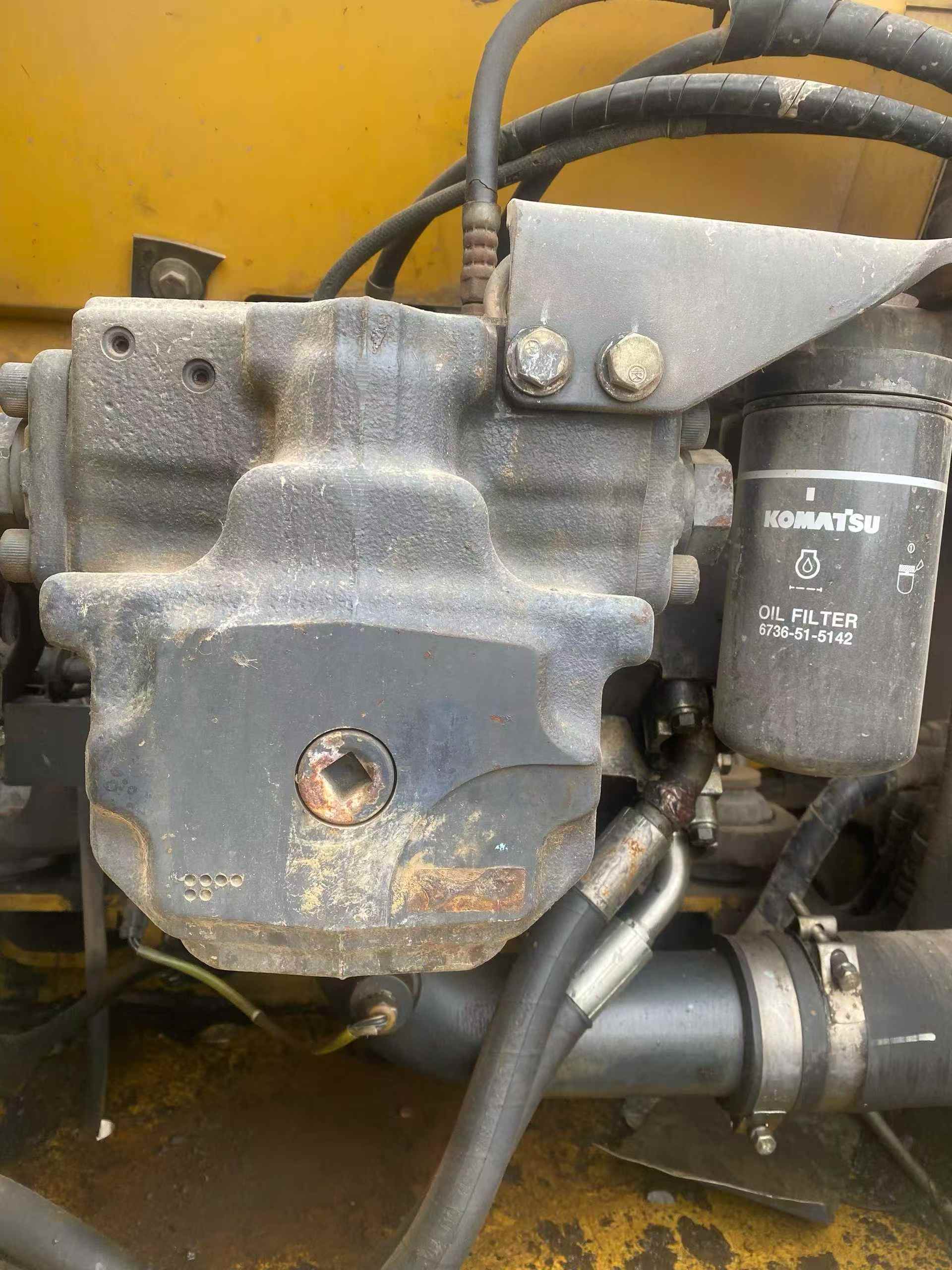 Used Komatsu PC220-8 Excavator 2010 Model / 3