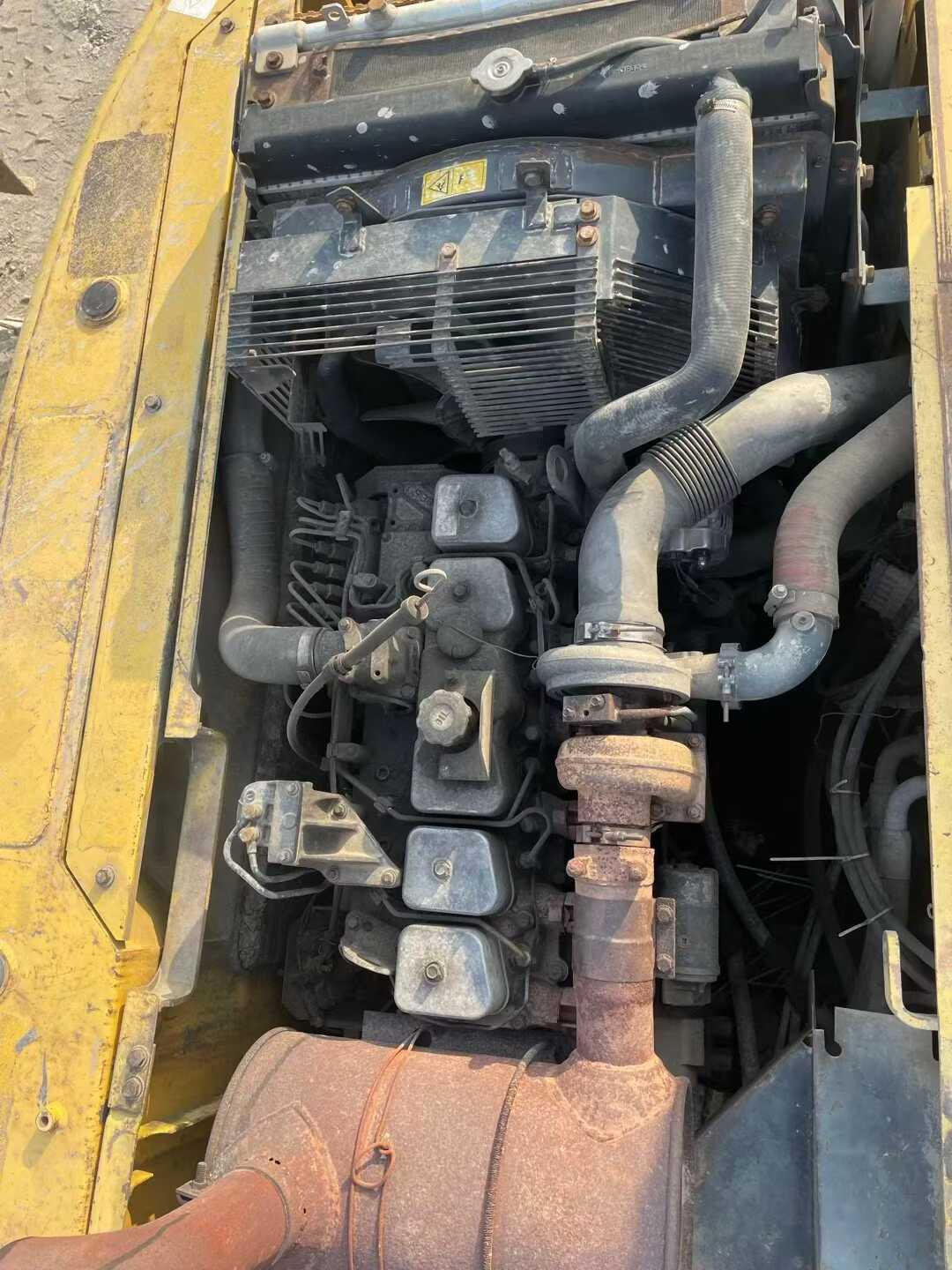 Used Komatsu PC200 Excavator 2016 Model / 8