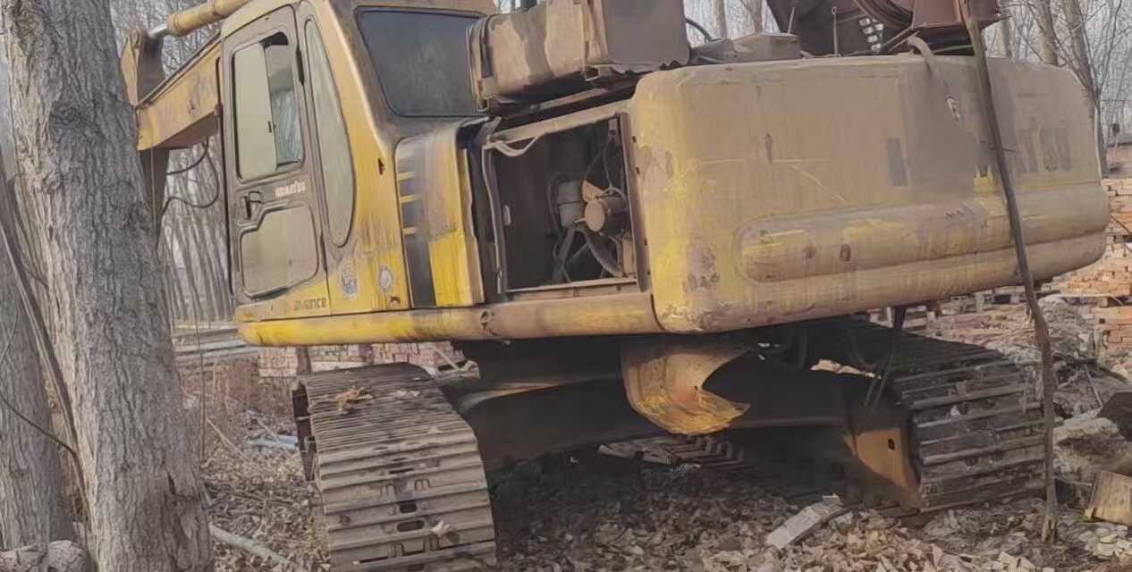Used Komatsu PC220 Excavator 2016 Model / 4