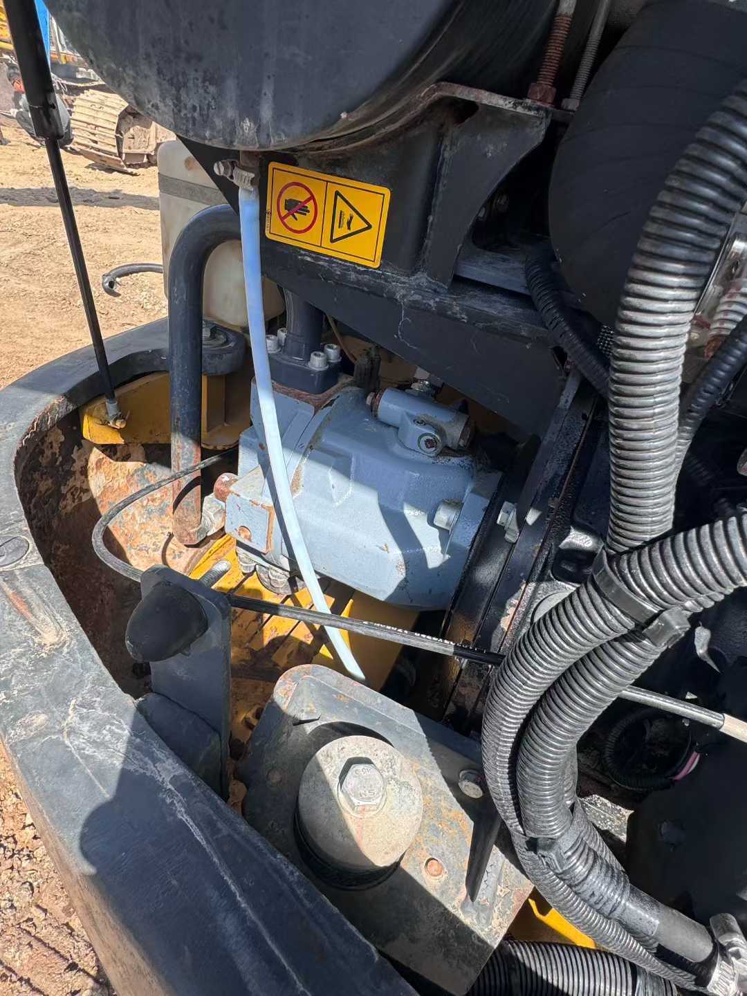 Used XCMG XE60 Excavator 2017 Model / 4