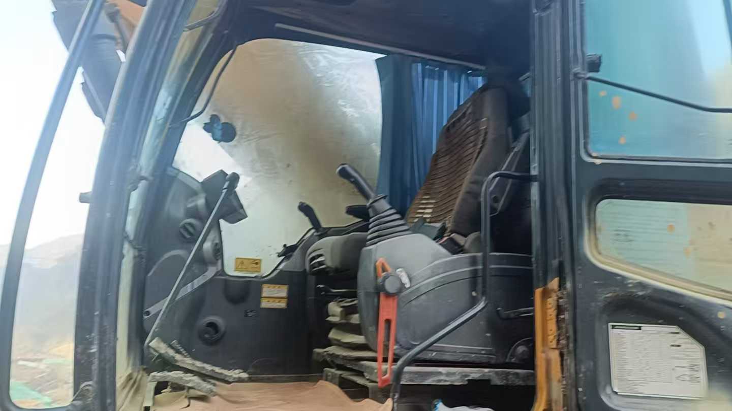 Used Hyundai R305LVS Excavator 2019 Model / 3