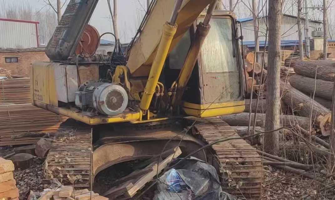 Used Komatsu PC220 Excavator 2016 Model / 3