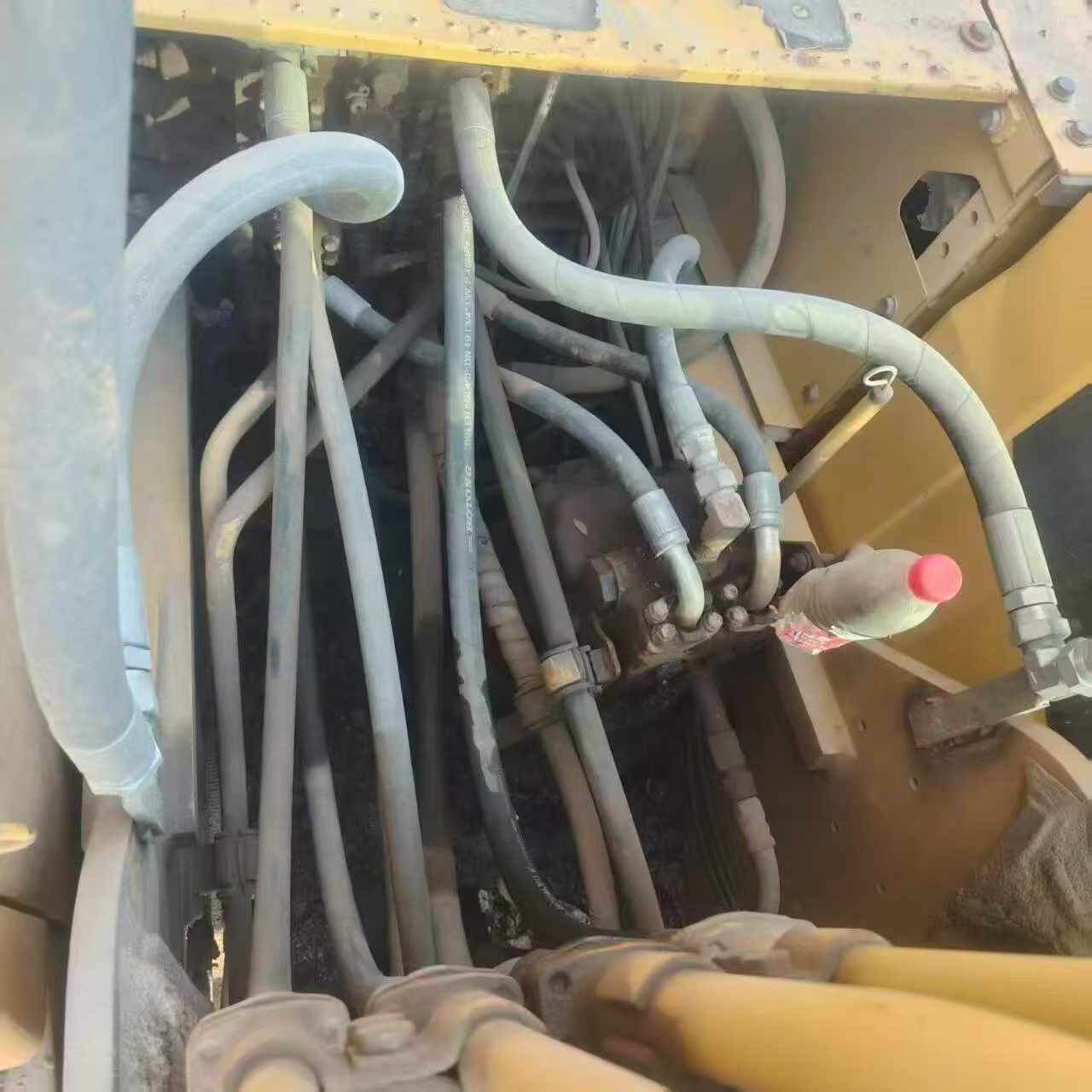 Used Komatsu PC220-8 Excavator 2012 Model / 6