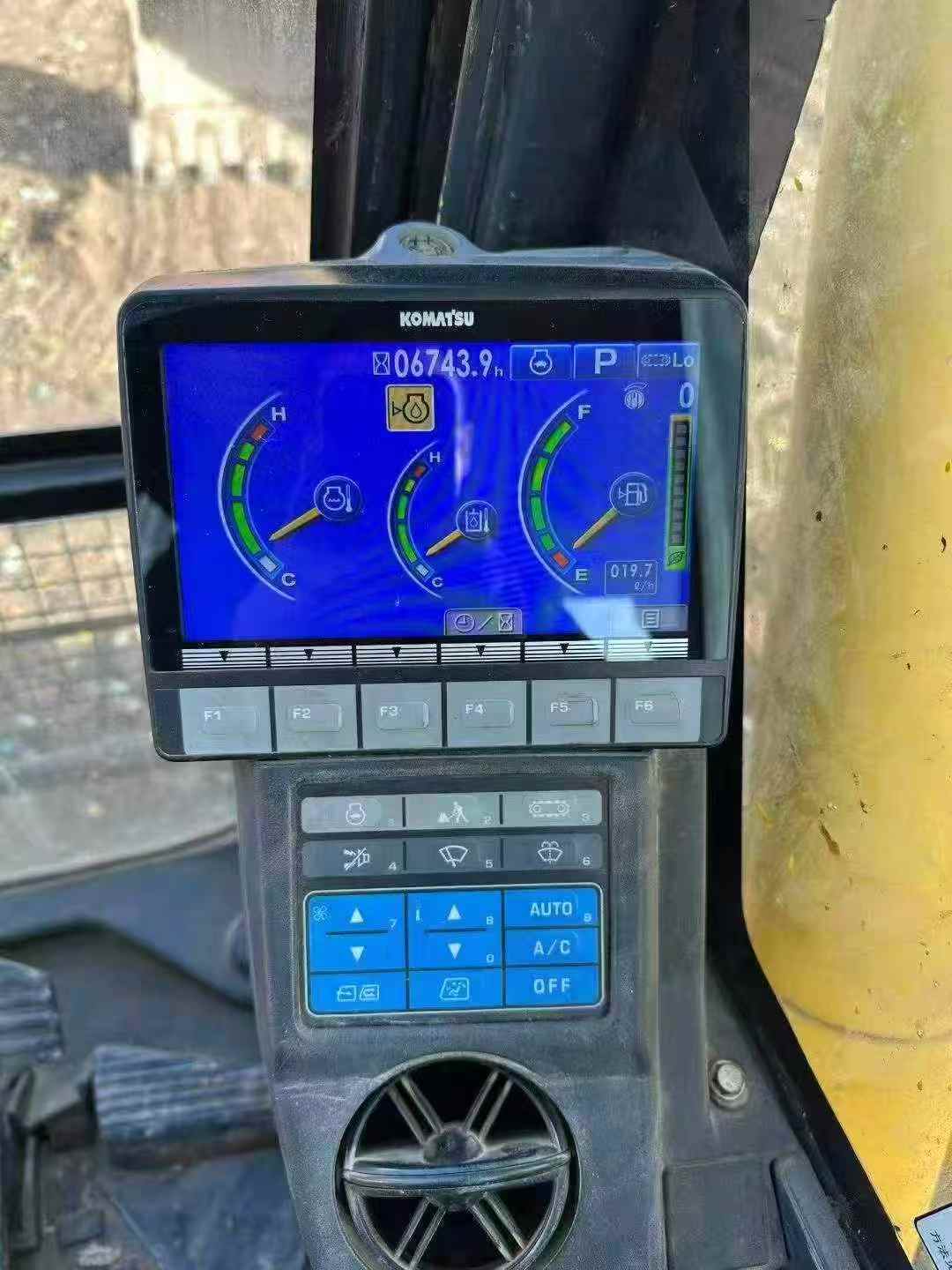 Used Komatsu PC200 Excavator 2018 Model / 5