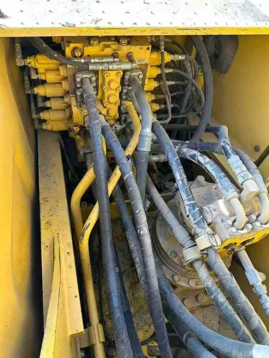 Used Komatsu PC200 Excavator 2018 Model / 8