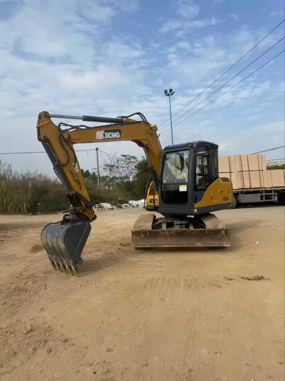 Used XCMG XE75WD Excavator 2021 Model / 4