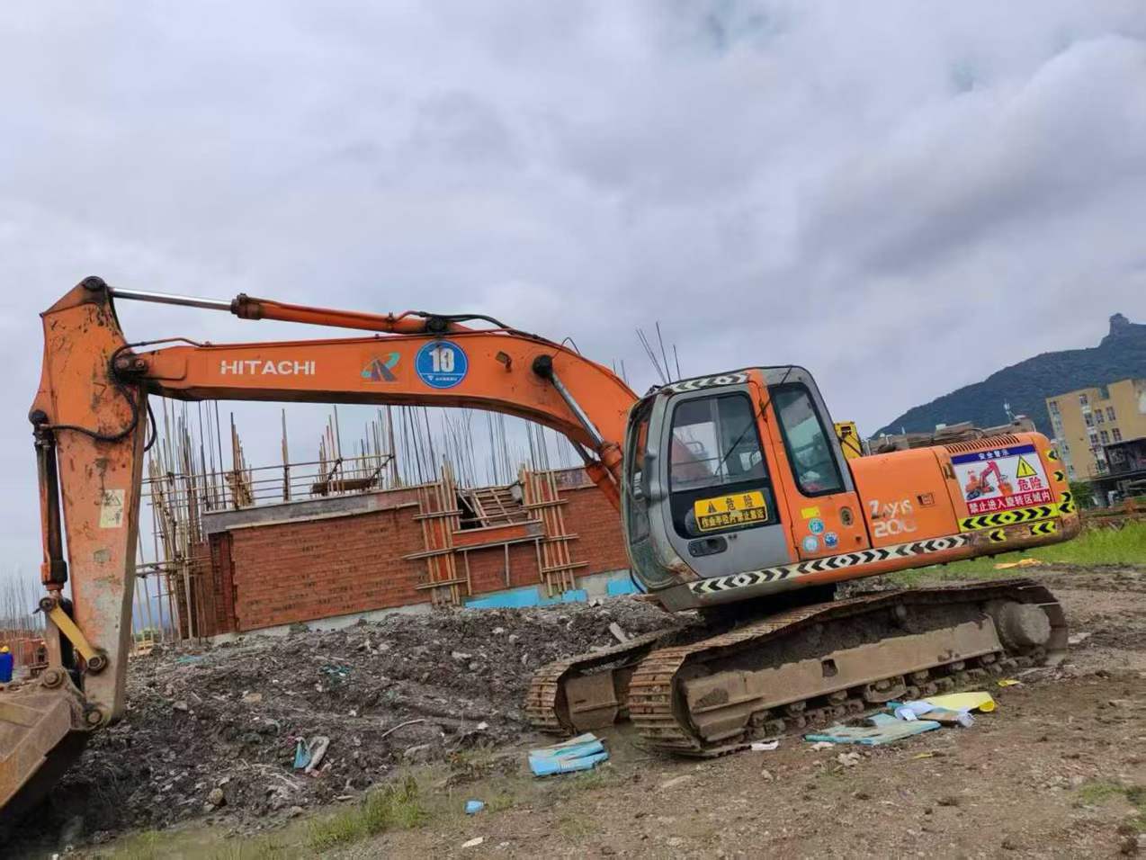 Used Hitachi ZAXIS200 Excavator 2016 Model / 3