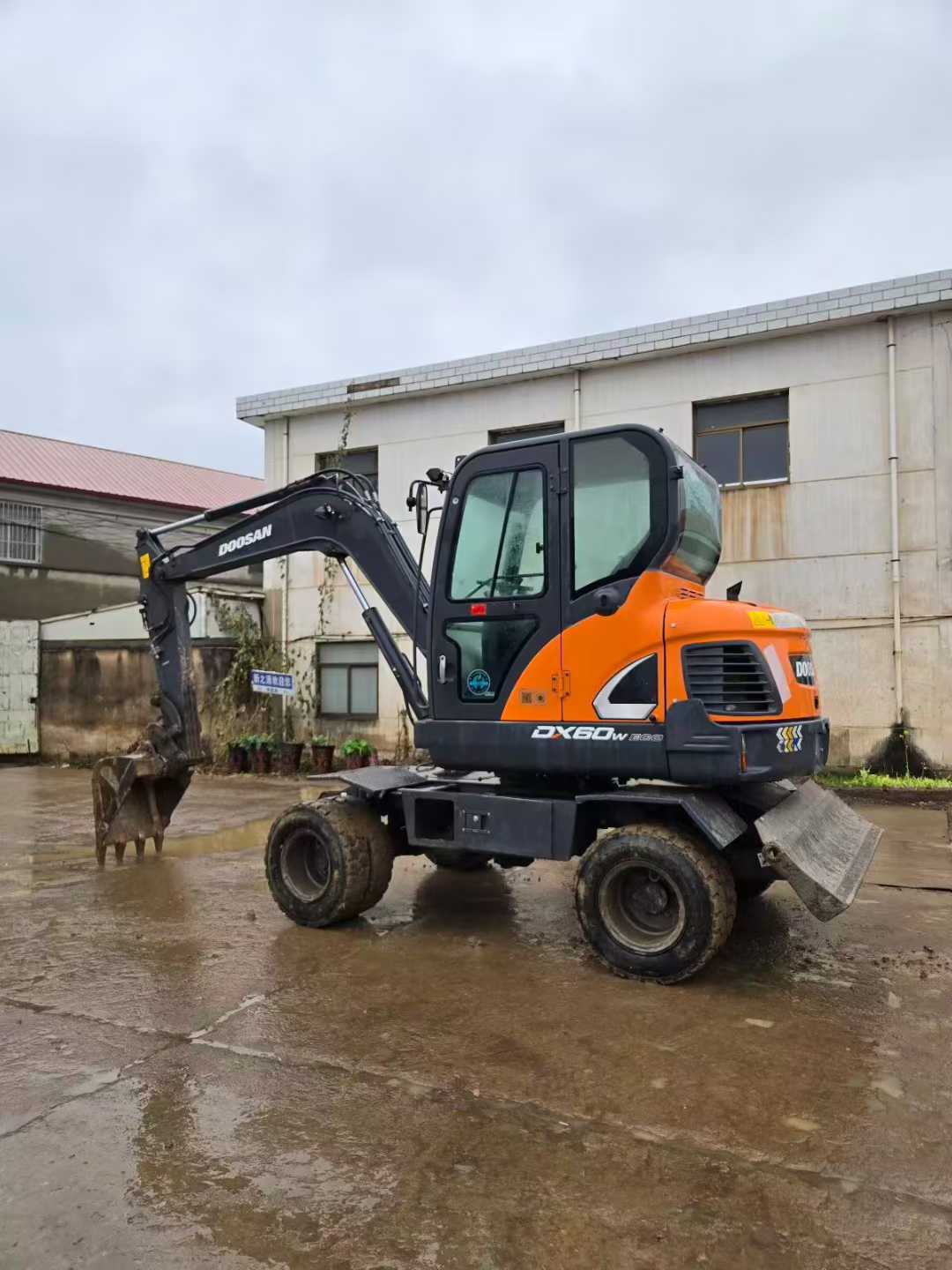 Used Doosan DX60 Excavator 2022 Model / 4