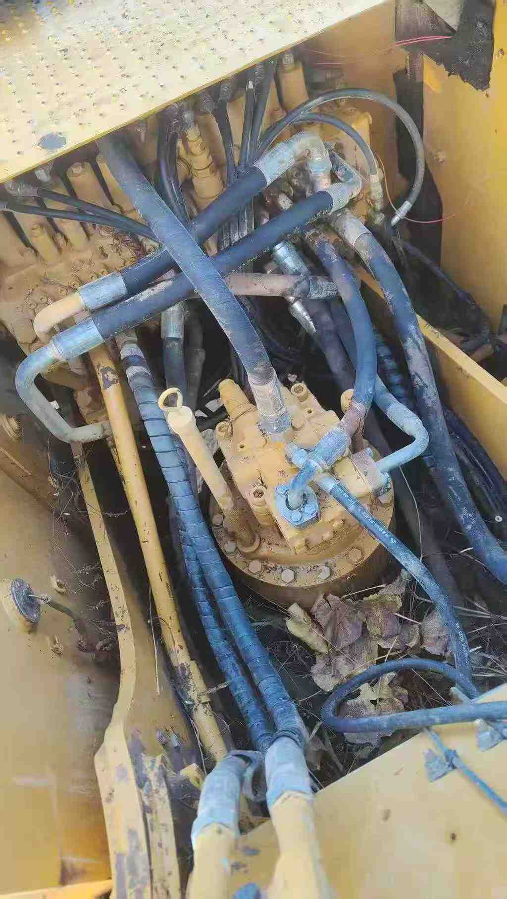 Used Caterpillar 323DL Excavator 2013 Model / 4