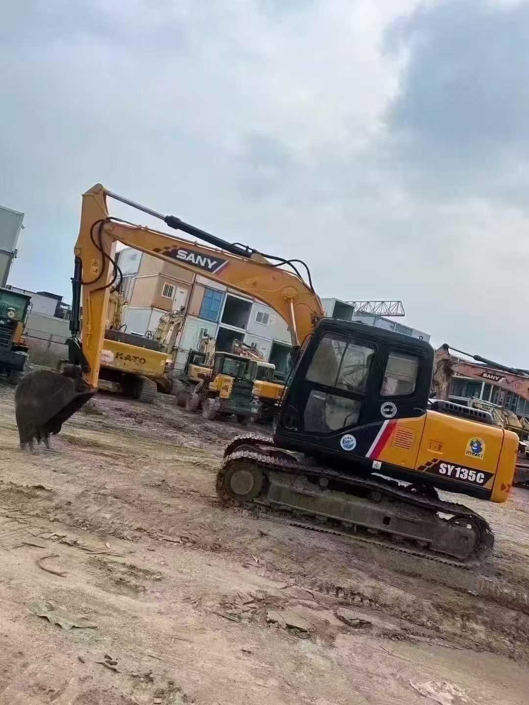 Used Sany SY135 Excavator 2016 Model / 3