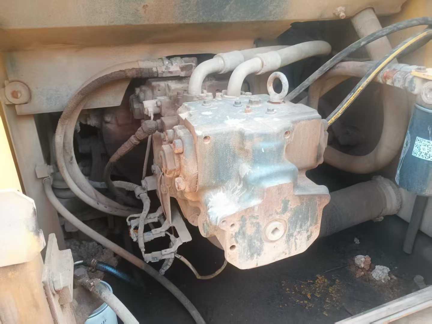 Used Komatsu PC200 Excavator 2016 Model / 6