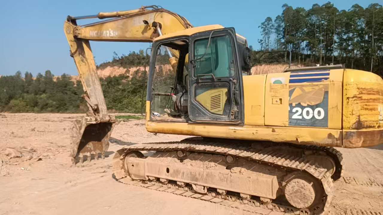Used Komatsu PW200-7 Excavator 2016 Model / 2