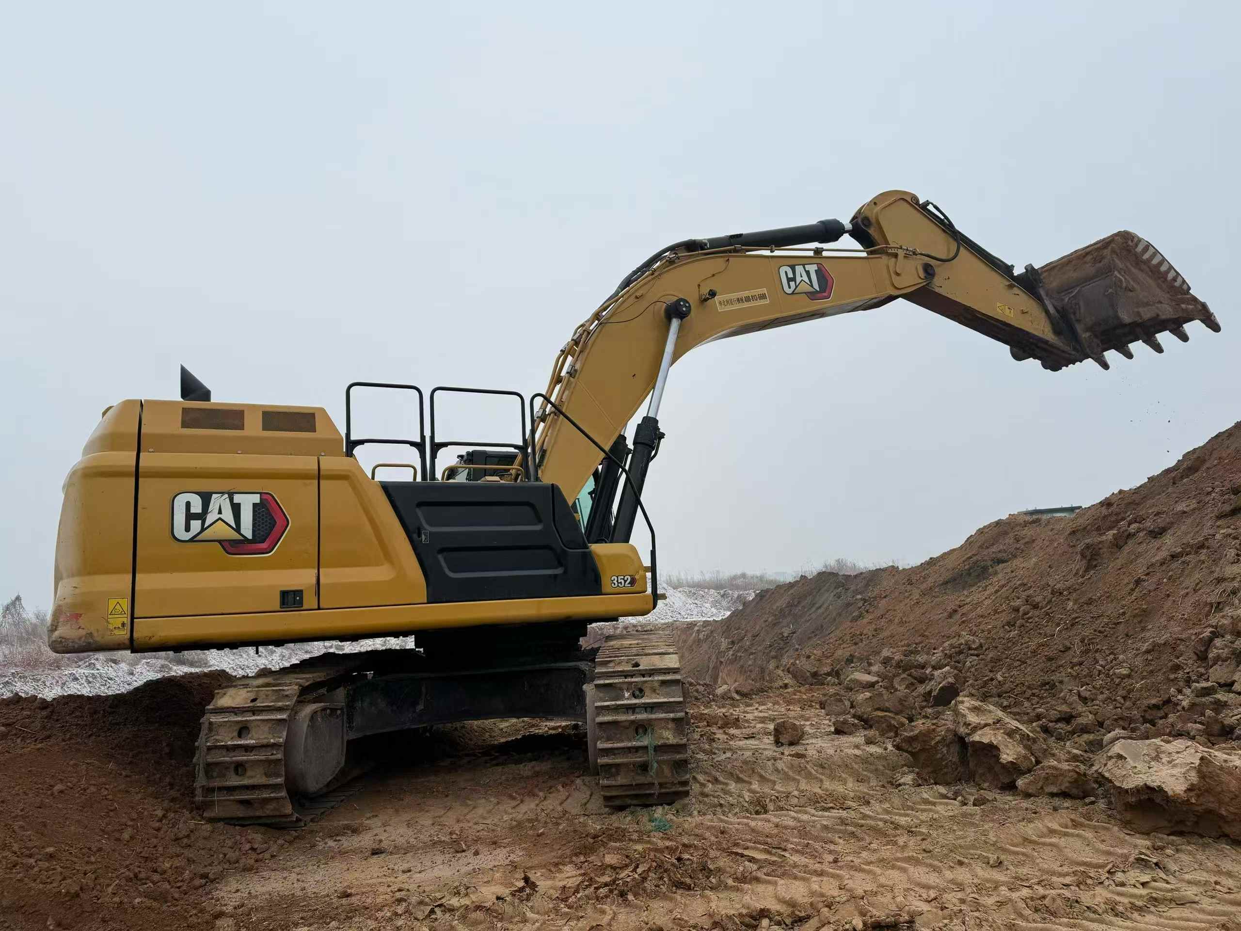 Used Caterpillar CAT352  Excavator 2022 Model / 3