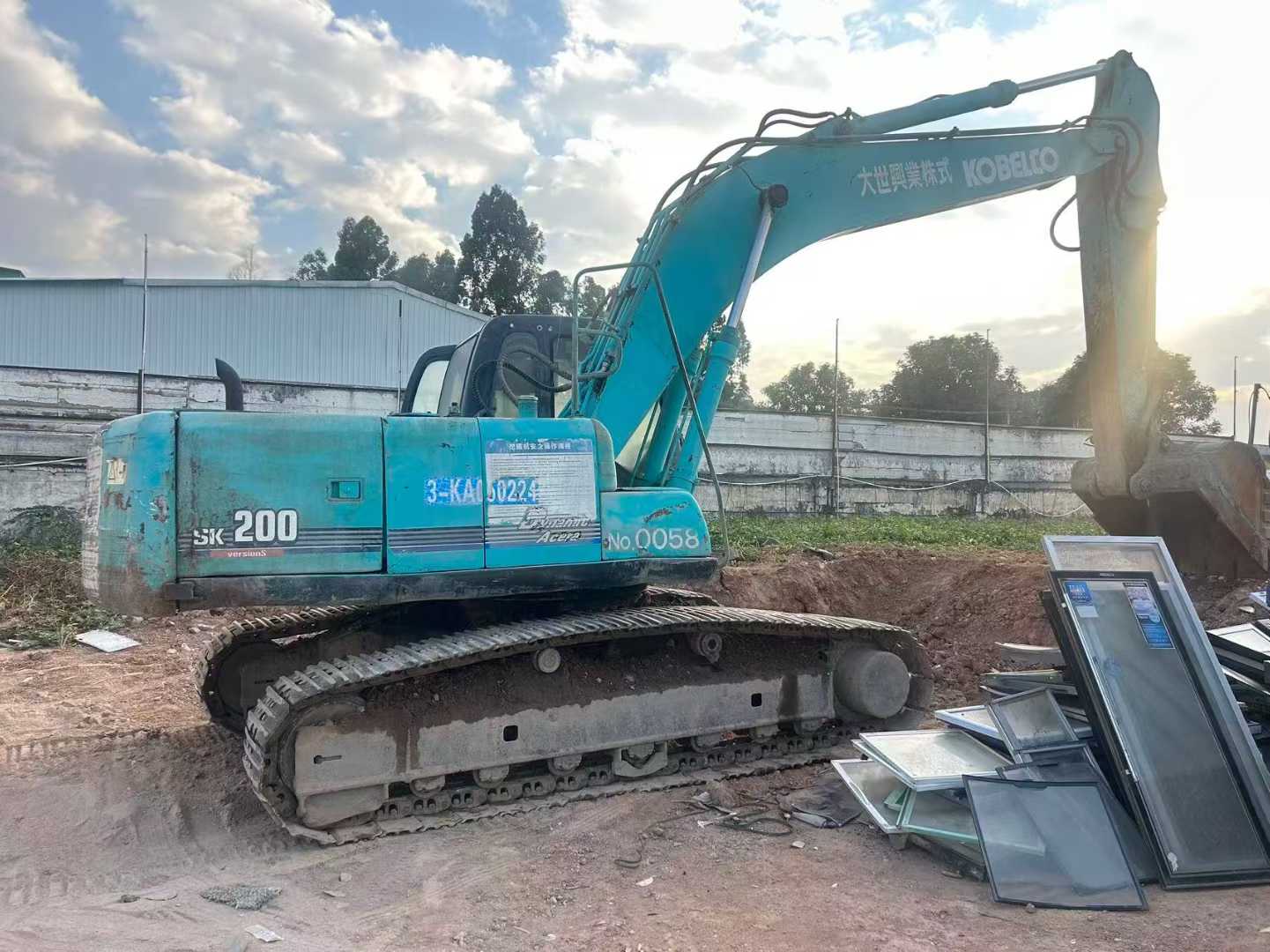 Used Kobelco SK200 Excavator 2016 Model / 2