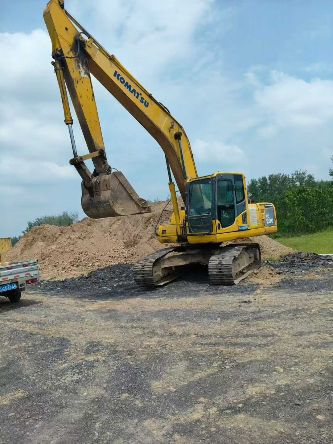 Used Komatsu PC200-8 Excavator 2011 Model / 2