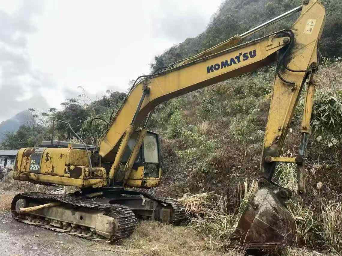Used Komatsu PW220-7 Excavator 2016 Model / 9