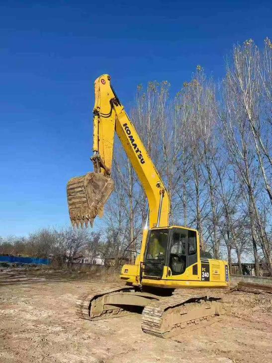 Buy Komatsu PC240LC-8 Used Excavator / 1
