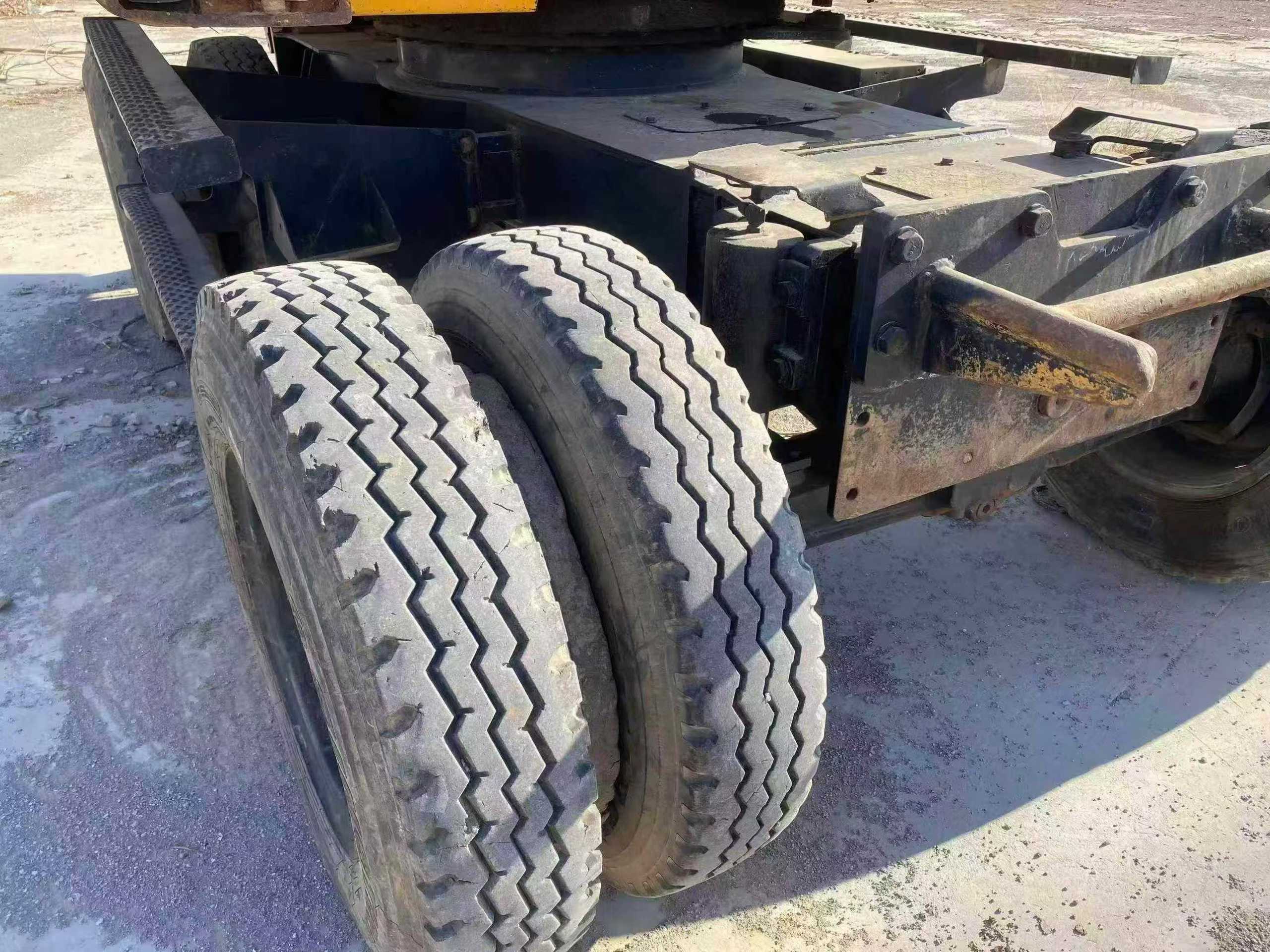 Used Hyundai R130W-5 Excavator 2016 Model / 4