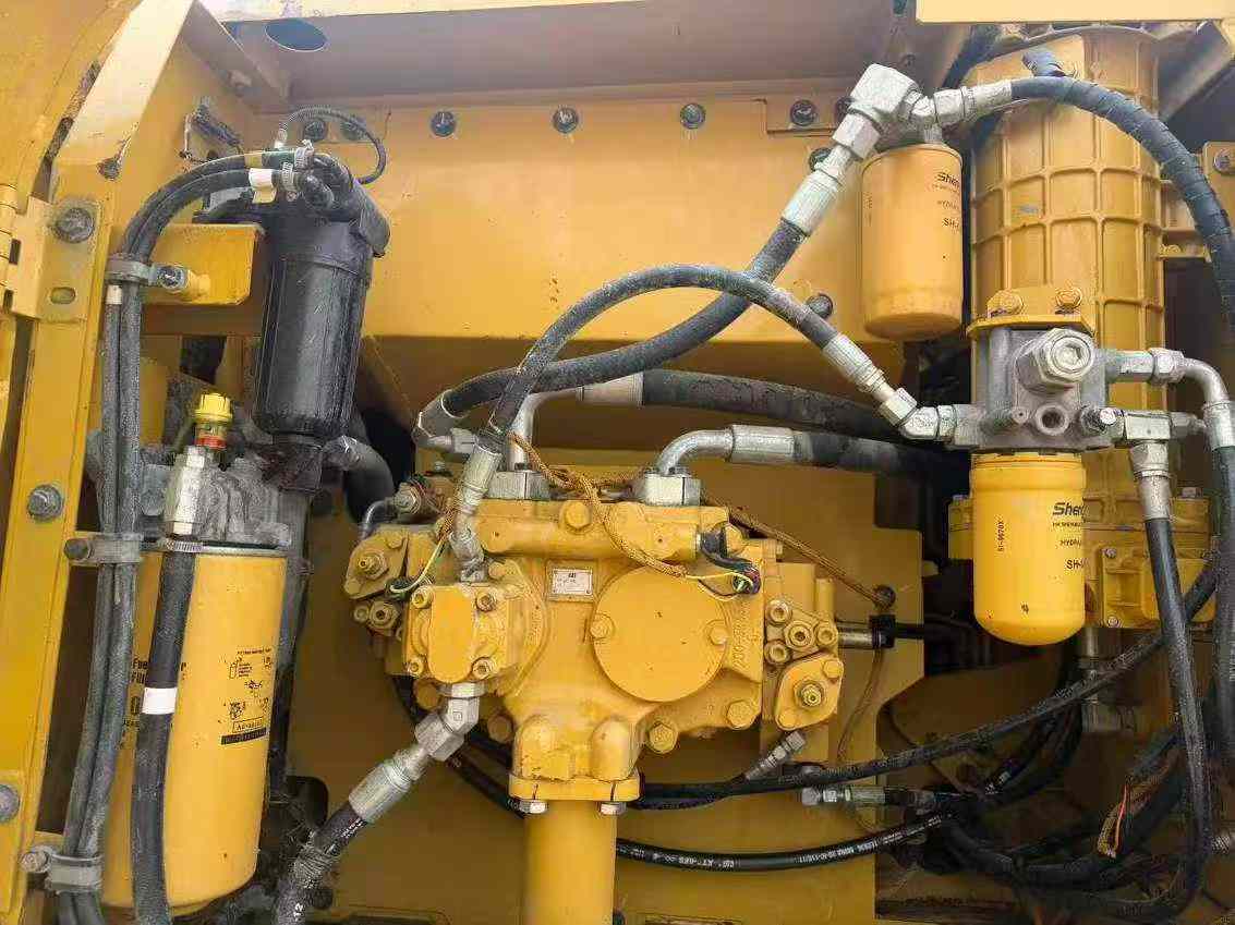 Used Caterpillar 320D Excavator 2014 Model / 8