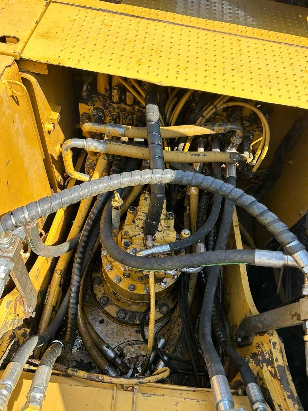 Used Caterpillar 323DL Excavator 2013 Model / 8