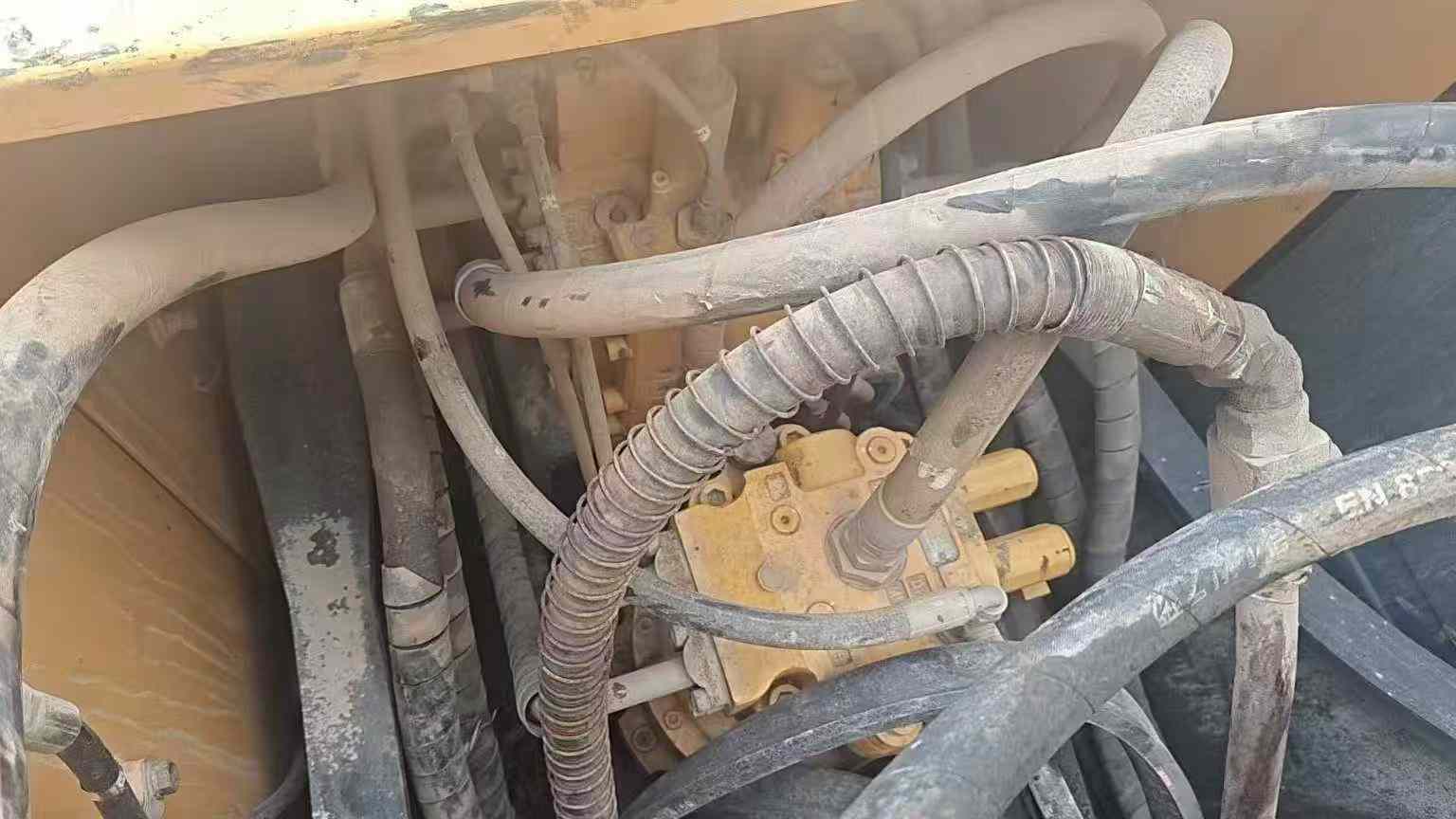 Used Hyundai R215VS Excavator 2018 Model / 7