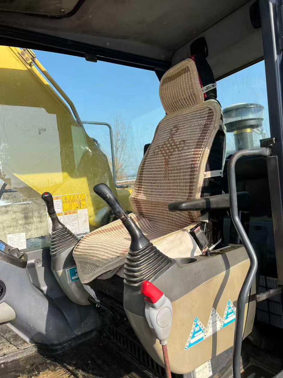 Used Komatsu PC200 Excavator 2016 Model / 5