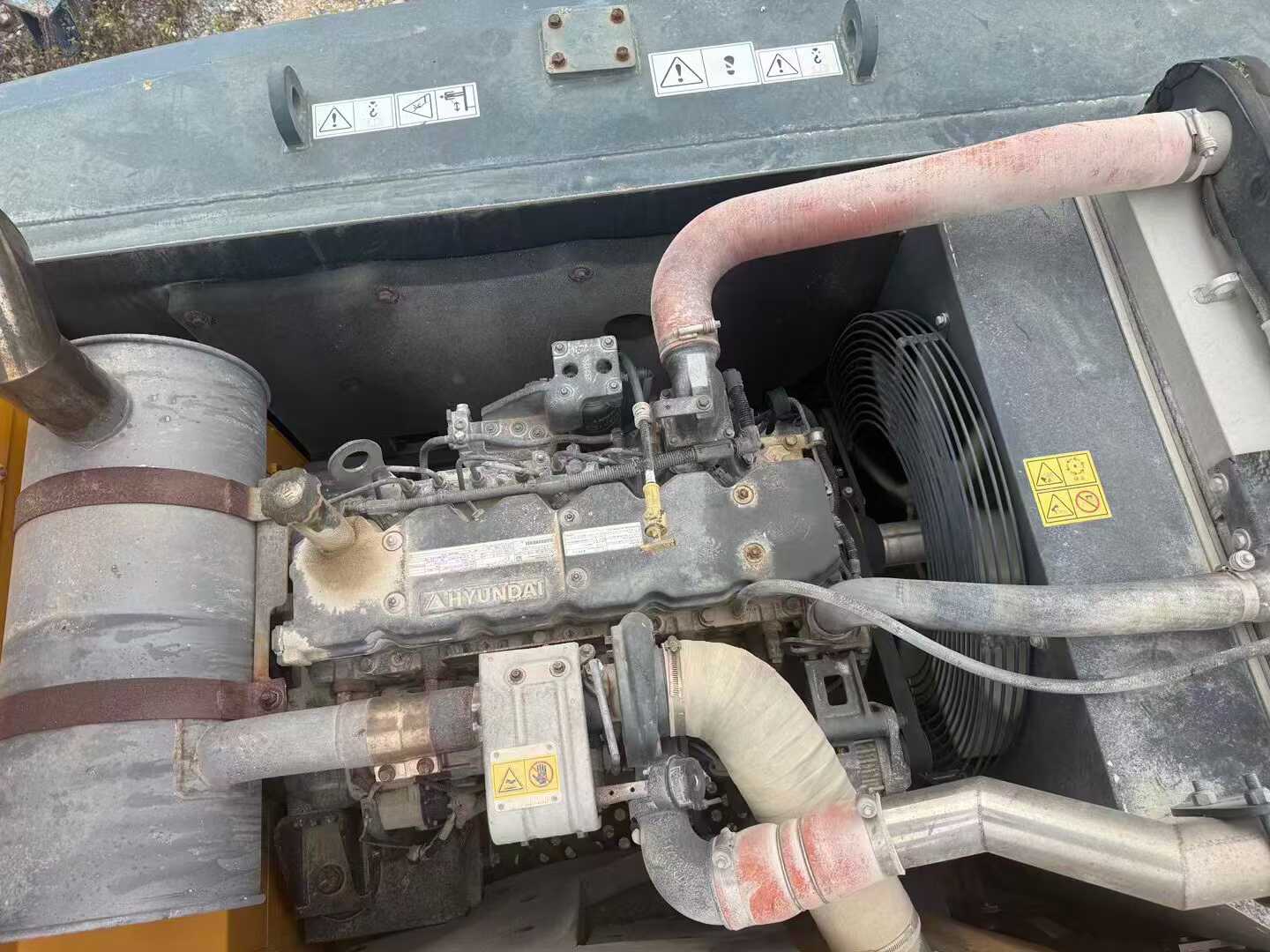 Used Hyundai R305LVS Excavator 2020 Model / 3