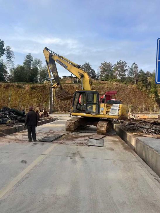 Buy Komatsu PC200-8 Used Excavator / 1