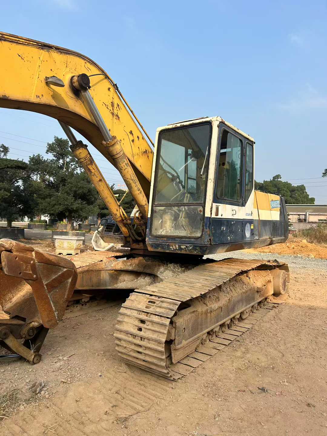 Used Komatsu PC220-5 Excavator 2016 Model / 3