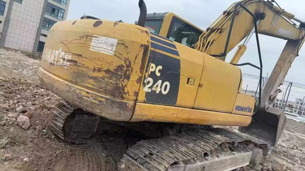 Used Komatsu PC210-8 Excavator 2016 Model / 3