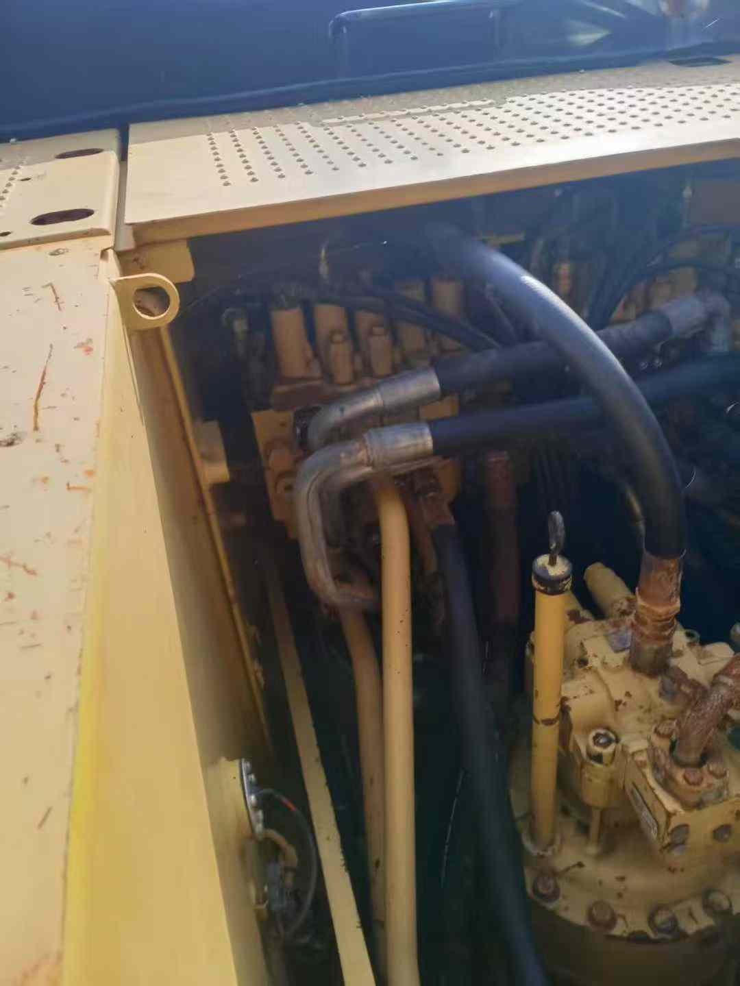 Used Caterpillar 323D2L Excavator 2014 Model / 8