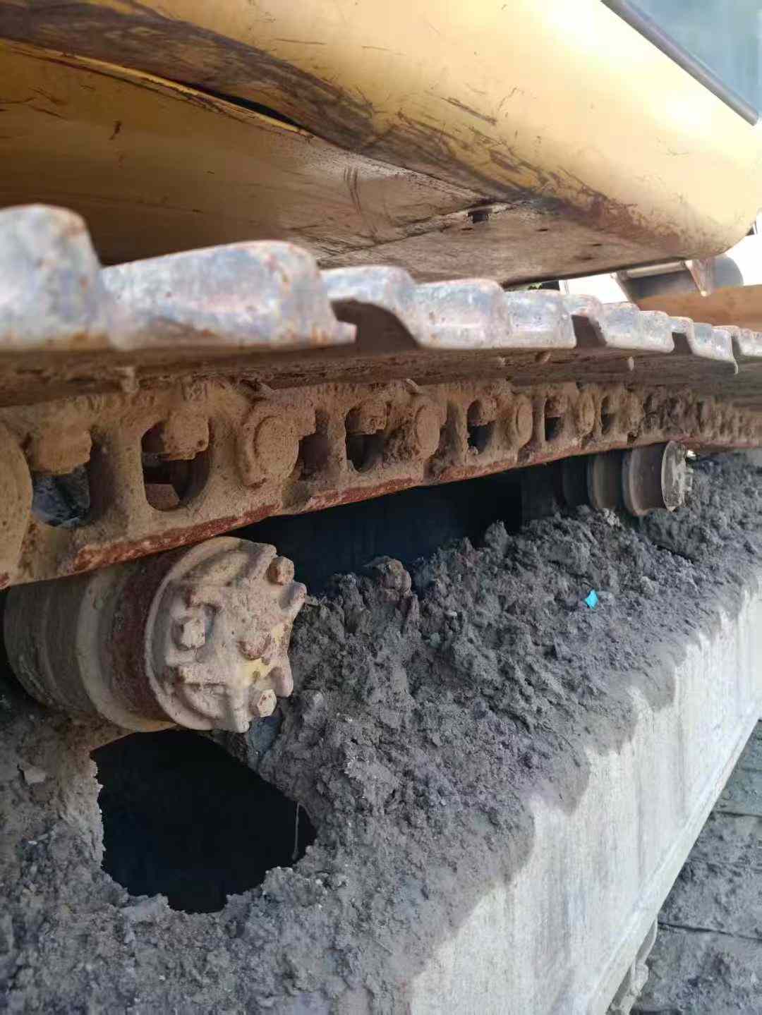 Used Caterpillar 323D2L Excavator 2014 Model / 3