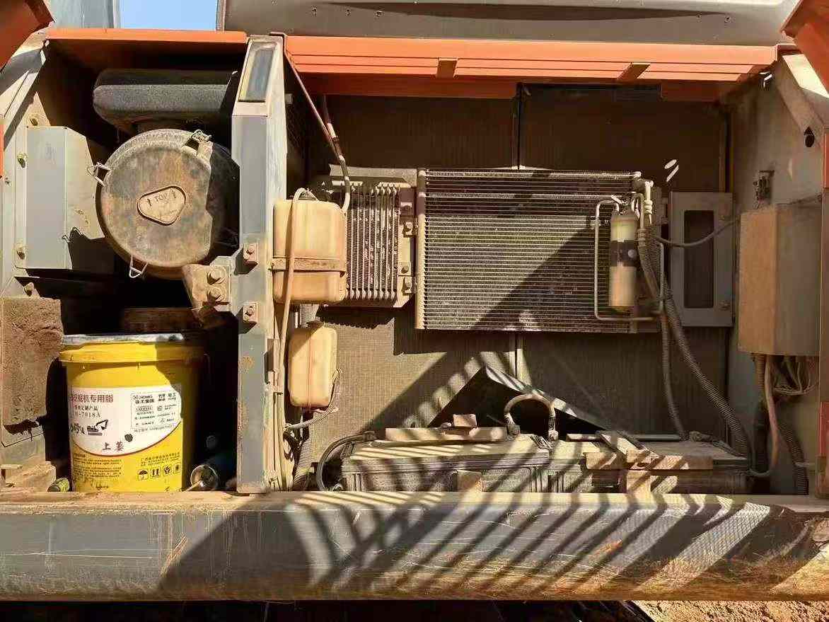 Used Hitachi ZAXIS200 Excavator 2010 Model / 2