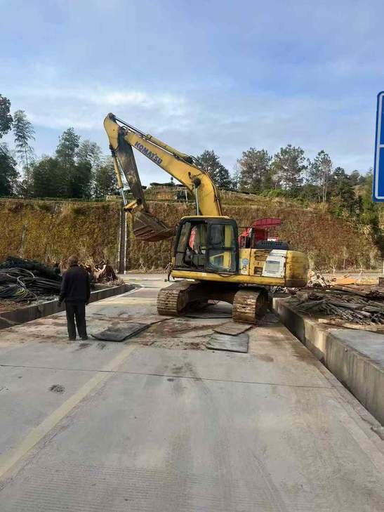 Buy Komatsu PC200-8 Used Excavator / 1