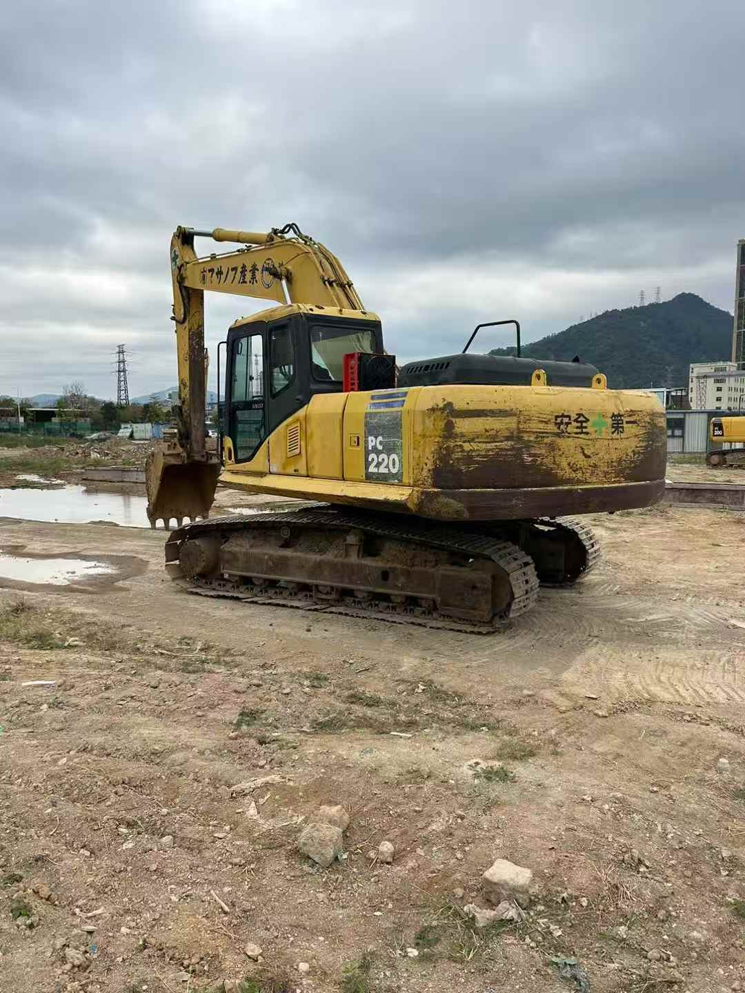 Used Komatsu PW200-7 Excavator 2016 Model / 2