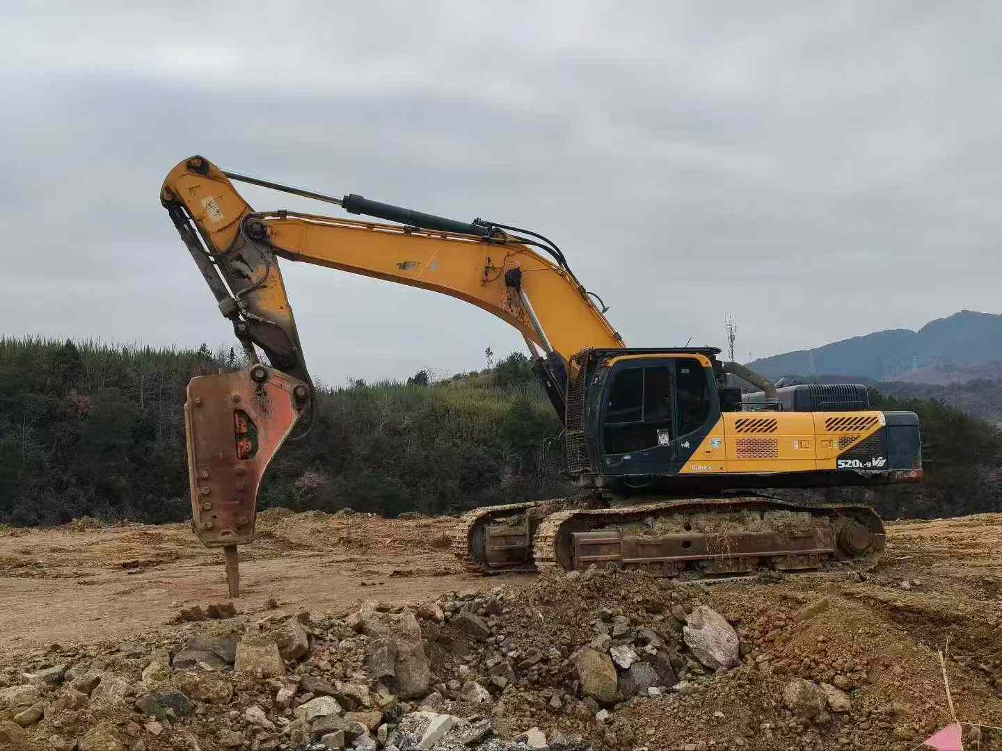 Used Hyundai ROBEX520LC-9S Excavator 2018 Model / 4