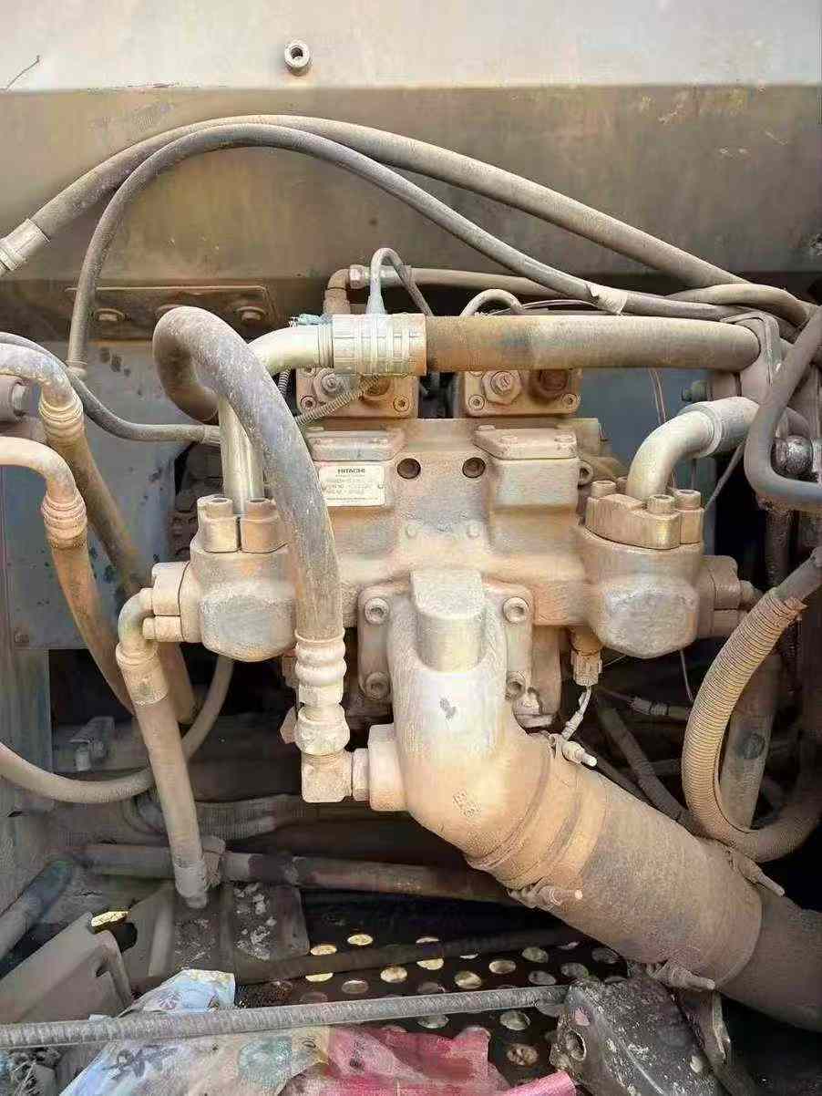 Used Hitachi ZAXIS200 Excavator 2010 Model / 6